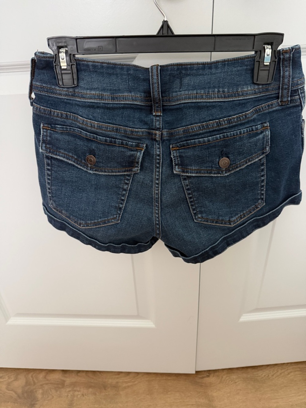 Hollister Women's Dark Wash Denim Cutoff Shorts - Picture 3 of 4